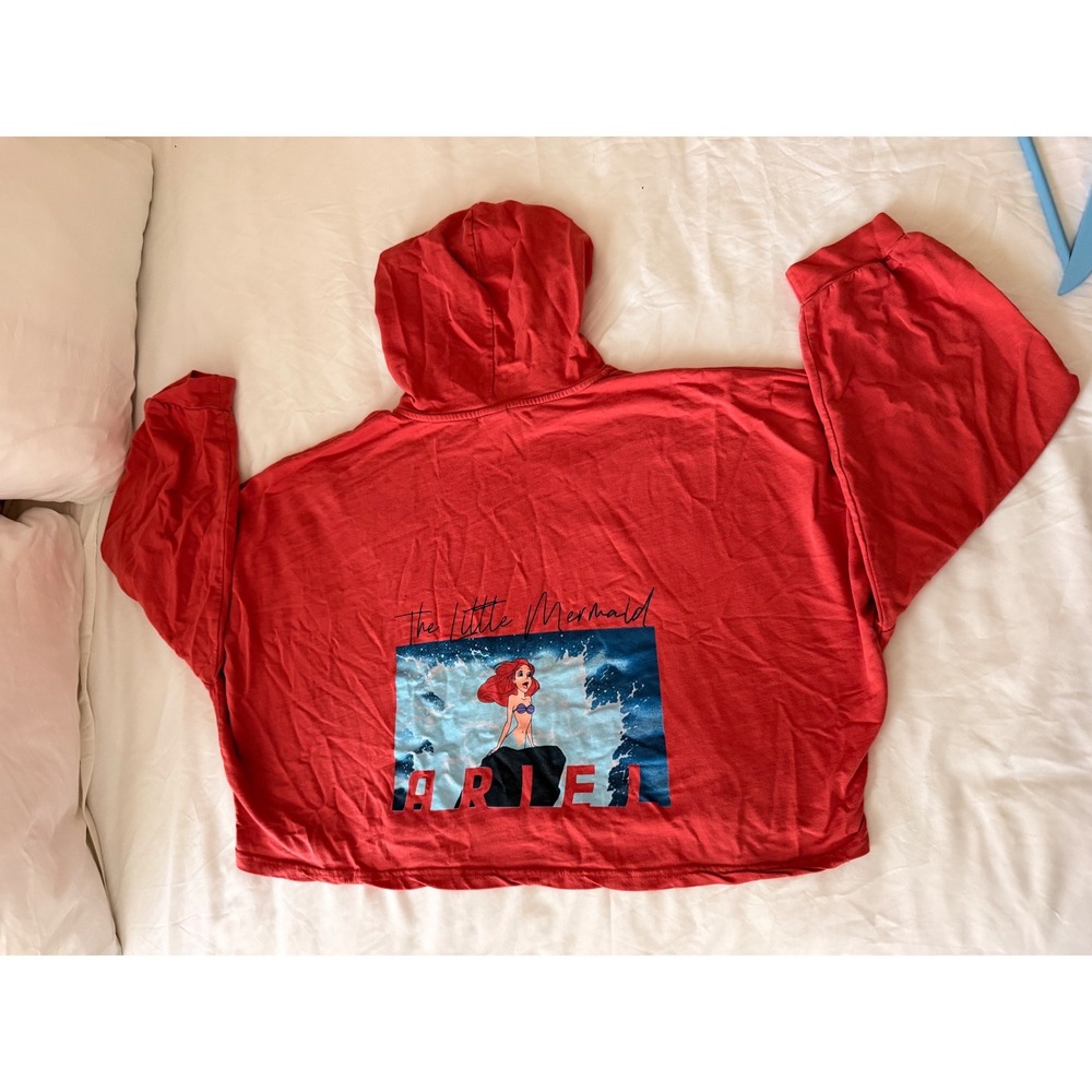 Disney The Little Mermaid Ariel Cropped Hoodie Coral Red Seashell Graphic‎ 10
